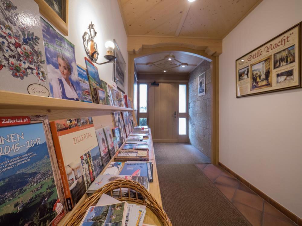 Ferienwohnungen Egger - Direkt An Der Spieljochbahn Fuegen Exterior photo